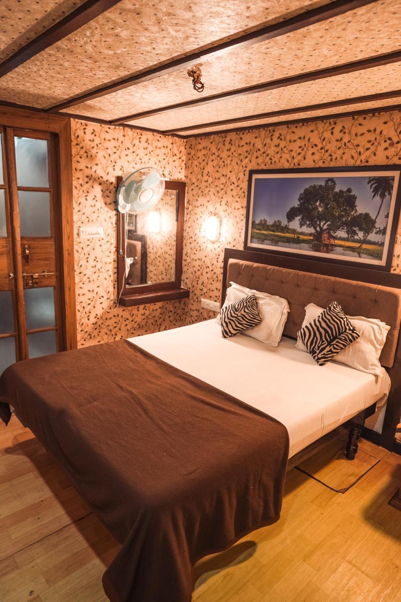 Venice Premium Houseboats Alleppey Alappuzha Exterior photo
