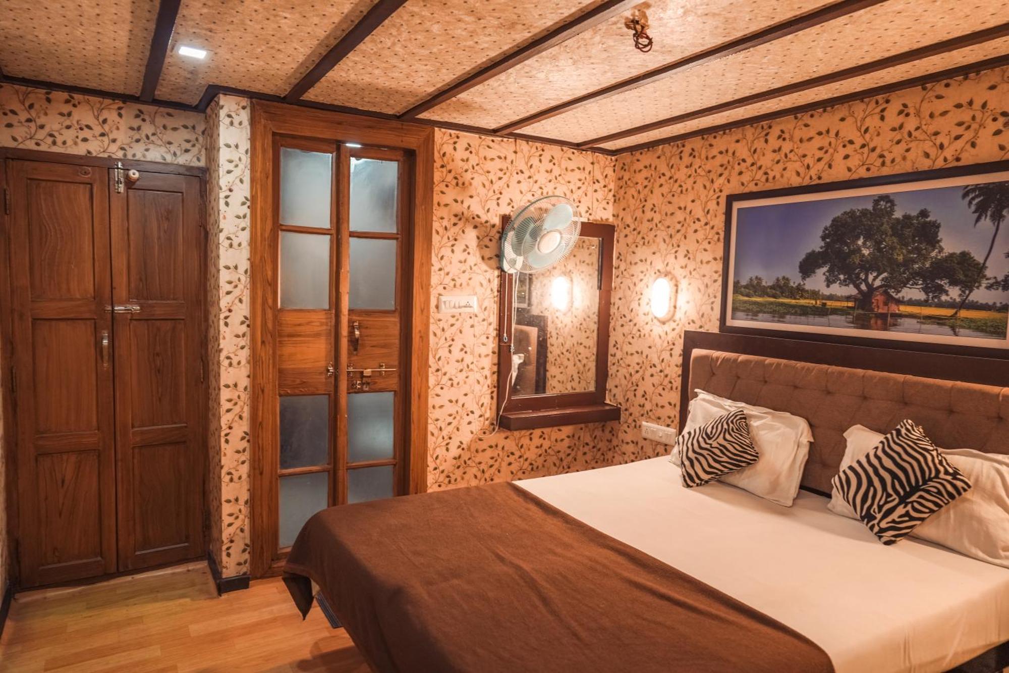 Venice Premium Houseboats Alleppey Alappuzha Exterior photo