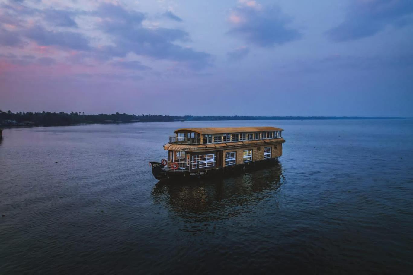 Venice Premium Houseboats Alleppey Alappuzha Exterior photo