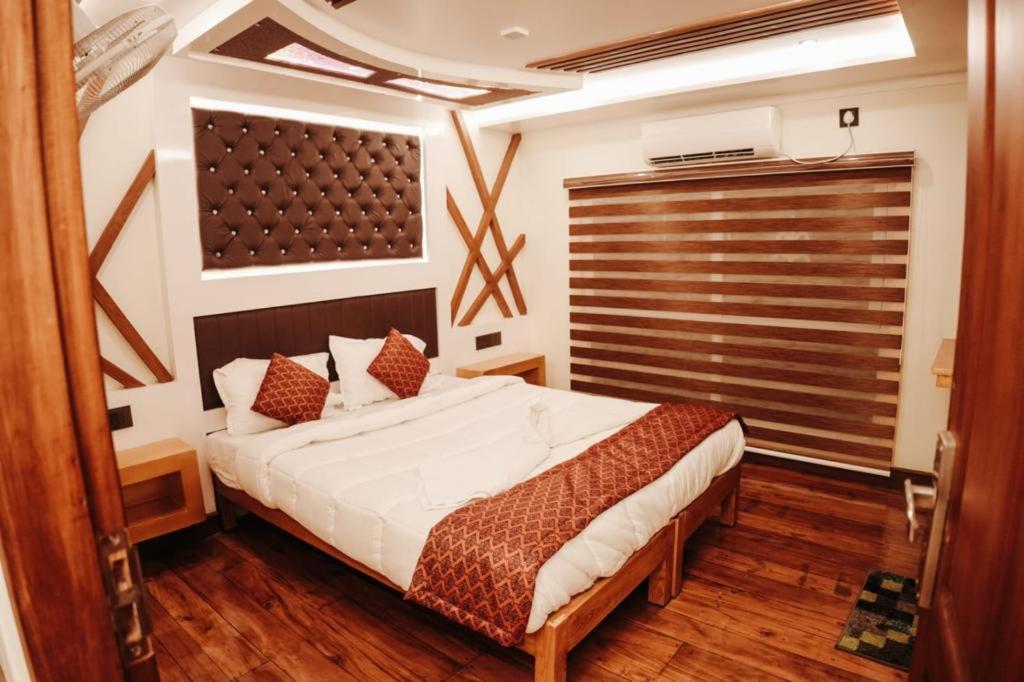 Venice Premium Houseboats Alleppey Alappuzha Exterior photo