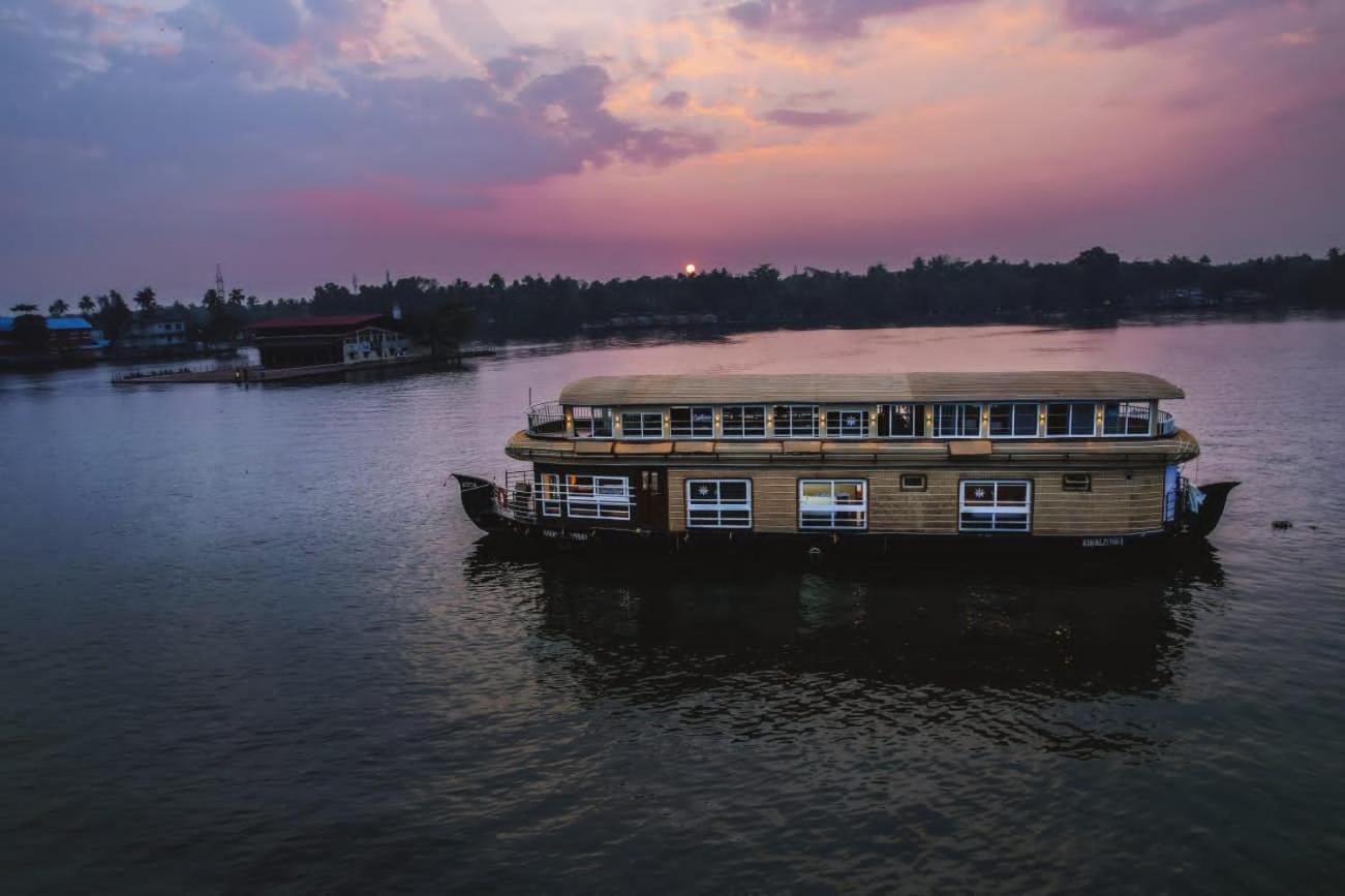 Venice Premium Houseboats Alleppey Alappuzha Exterior photo